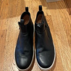 Vionic USA size 9, Black, worn but in great shape. Comfort shoe.